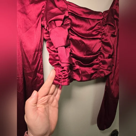 Forever 21 Burgundy Womens Long Sleeve Crop Satin Ruched Top Size Medium - Picture 5 of 6